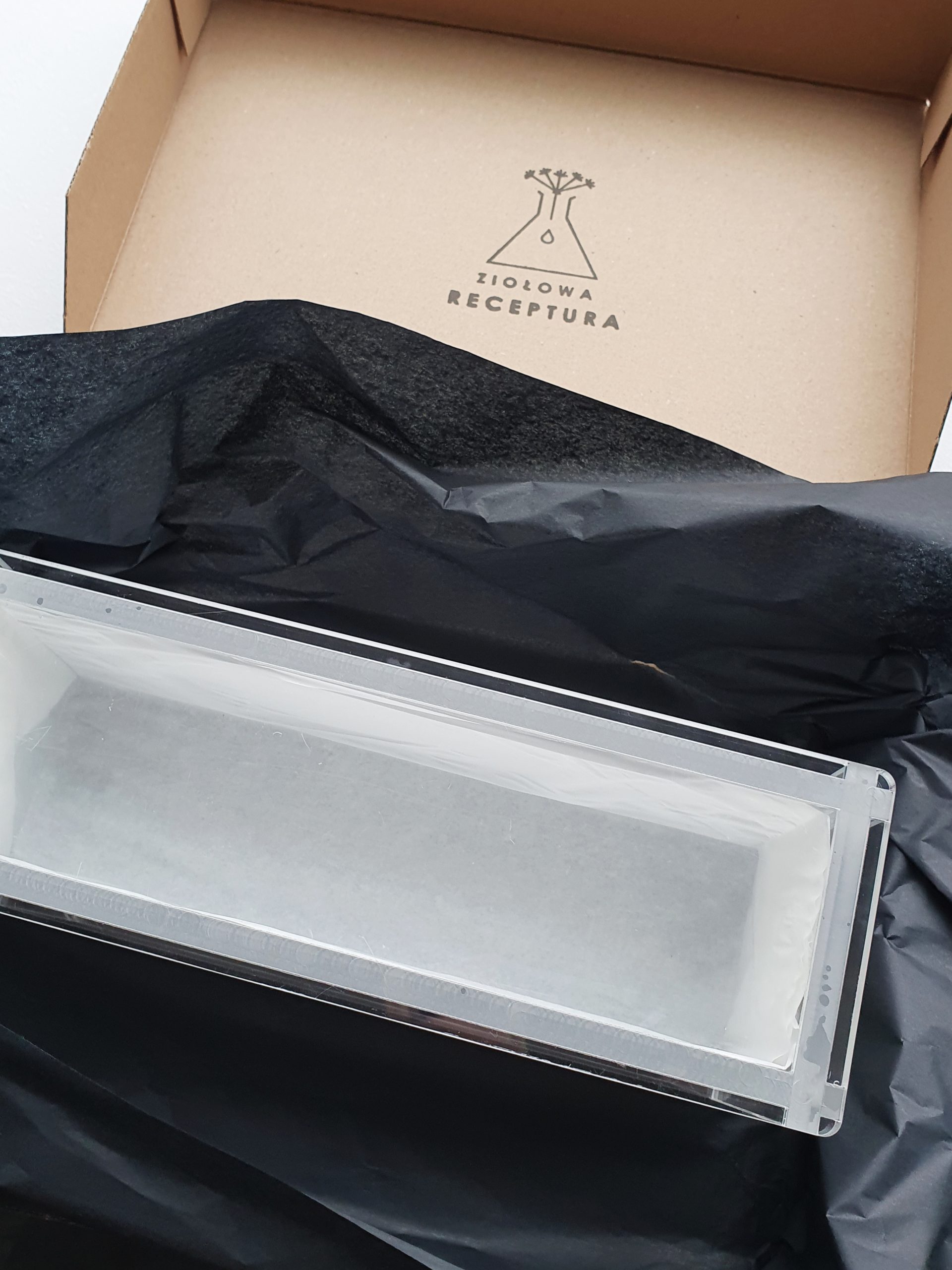 Przezroczysta, transparentna forma do mydła z pokrywką z plexi - Precisio